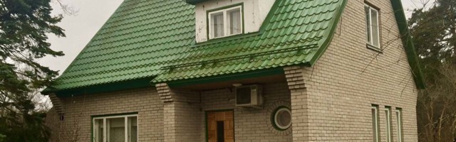 Aru­kü­la gii­di­tuur tun­tud kir­ja­ni­ke ja muu­si­ku­te su­ve­ko­du­de juur­de