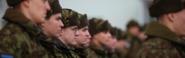 Ligi 900 ajateenijat lõpetasid sõduri baaskursuse ja andsid sõdurivande