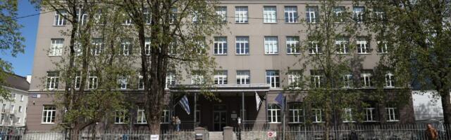 Tallinna koolis kukkus 17aastane poiss neljanda korruse aknast alla