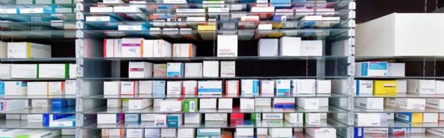 Karin Kogermanni tutvustab oma inauguratsiooniloengul antimikroobseid haavapreparaate