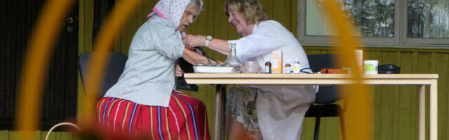 MEILE KIRJUTATAKSE | Kassari moorid käisid Kuhjaveres teatrit tegemas