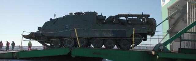 Reporter: Täna hommikul sildus Paldiskis liitlaste sõidukite ja tehnikaga täidetud parvlaev