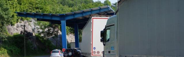 Teretnjaci na izlazu iz Srbije čekaju dva sata na Batrovcima