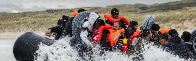 Suurbritanniasse on saabunud tänavu rohkem paadipõgenikke kui mullu kokku