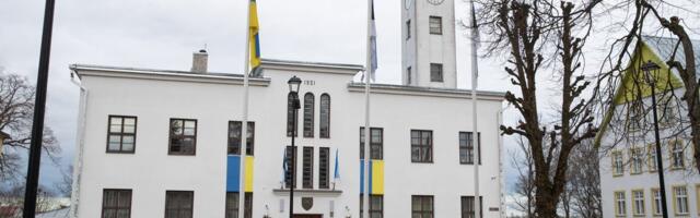 Viljandi endised linnapead_ kutsume Viljandi linnapead ja -valitsust viivitamatult raekojalt eemaldatud sümboolikat ennistama