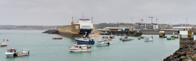 VIDEO | Prantsusmaa ja Suurbritannia peavad Jersey saare juures „kalasõda”: ähvardatakse elekter ära võtta ja kohal on sõjalaevad