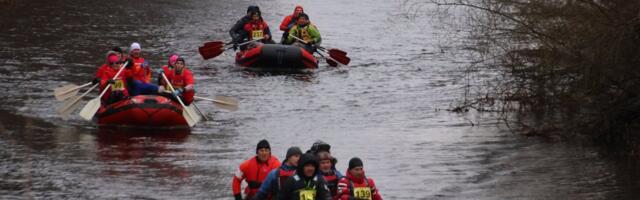 LÕBUS VIDEO | 250 paatkonda kiirlaskujaid kihutab mööda Pärnu jõge allavoolu