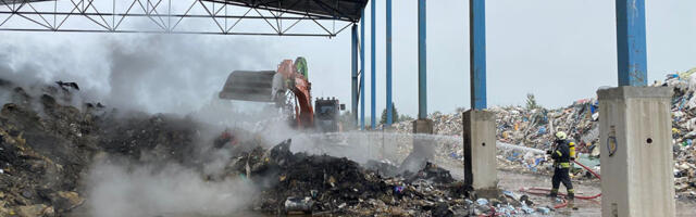 PILDID: Valga vallas Londi külas põleb 300 tonni ehitusjäätmeid