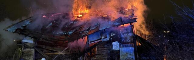 В центре Нарвы сгорел дом
