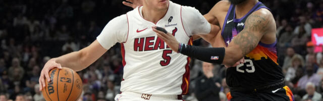 NIJE SAMO JOVIĆ: Još jedan ljubimac delija uslikan sa Zvezdinim dresom! (FOTO)