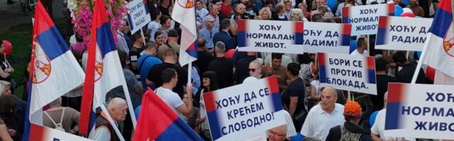 Građani ujedinjeni protiv blokada: Sviramo kraj rušenju države - Ljudi se okupljaju na ulicama u 100 mesta širom Srbije (FOTO/VIDEO)