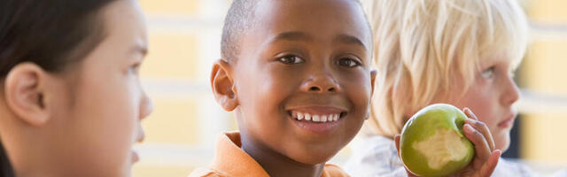 Bideni plaan: kui lapsed sooideoloogiat ei õpi, siis nad koolis süüa ei saa