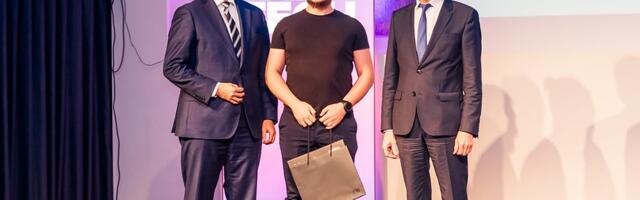 E-rehkendusel SEB eriauhinna võitnud Tartu noormees inspireerib tulevasi matemaatikuid