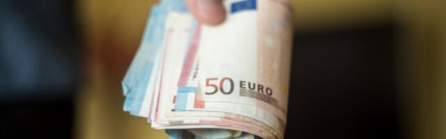 Avaldati riigiametnike palgatabel. Keskmine teenistus on üle 2300 euro kuus