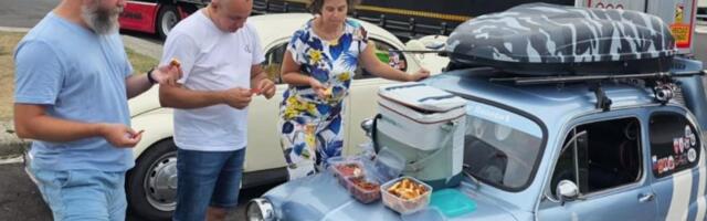 Otac Predrag Popović fićom otišao na Sardiniju: Poneo paradajz, kiflice i slaninu, pa održao lekciju o skromnosti "Kako smo se tako lako odvikli...?"