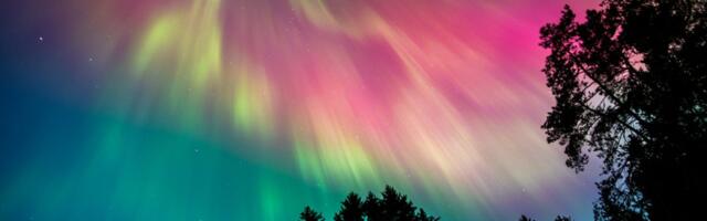 LUGEJATE FOTOD | Möödunud ööl helkisid taevas võimsad virmalised