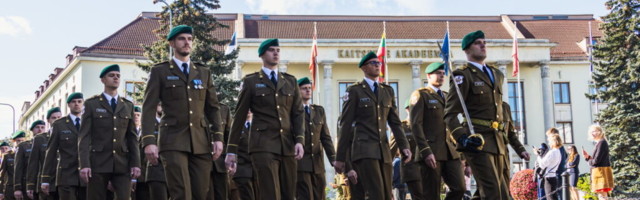 Kaitseväe akadeemia alustas uut õppeaastat piduliku marsiga