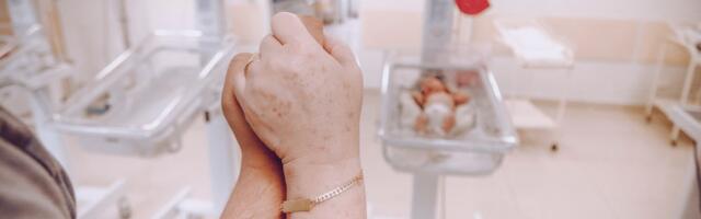 Viljandi trepimägi värvub enneaegse sünni päeva puhul sirelilillaks