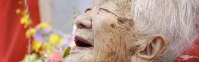 Maailma vanim inimene tähistas uut rekordit kokakoola ja lauamängudega