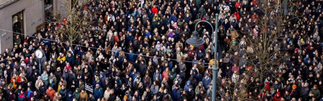 Leedu ringhäälingu vabaduse piiramise vastu meelt avaldanud ei mahtunud väljakule ära