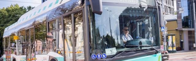 Tallinna liinibussis äkkpidurduse tõttu kukkunud vanem mees suri hiljem haiglas