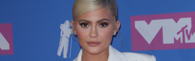 Petitsioon Kylie Jenneri vastu kogub iga päevaga tuhandeid pooldajaid: ma tahtsin oma telefoni aknast välja visata