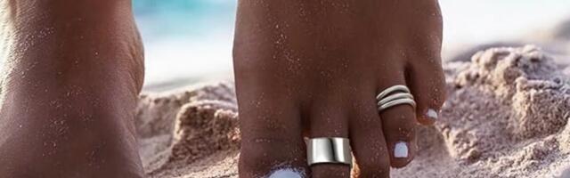 Toe ring – kontroverzni trend koji se vratio pravo na plažu
