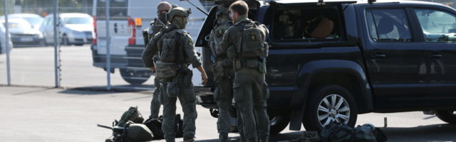 Rootsi vanglas võtsid kaks mõrvarit valvurid pantvangi ning nõudsid helikopterit ja 20 pitsat