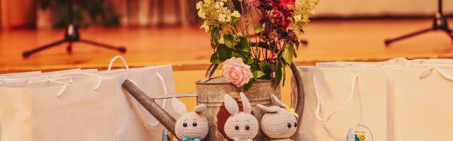 Võru valla lusikapeol õnnitleti käesoleva aasta esimeses pooles sündinud pisikesi ja nende vanemaid