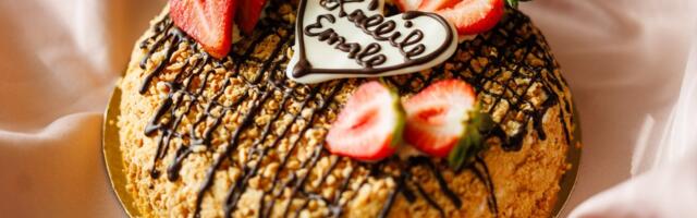 RETROHÕNGULINE EMADEPÄEV: küpseta Viru hotelli legendaarset kohupiima-pähklitorti