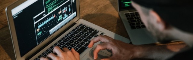 Gümnaasiumide homsetest e-sisseastumistestist võib kujuneda hoopis abistajate võistlus