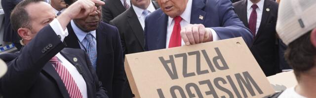 Trump käis Washingtoni tänavatel patrullimas ja jagas politseile pitsat