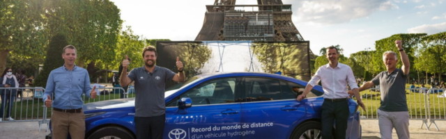 Toyota vesinikuauto läbis ühe tankimisega rekordilise vahemaa