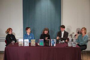 Eesti kirjandus suurrahvaste tõlketurul – riskid ja võimalused