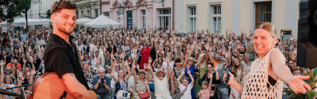 Anett ja Fredi tõid rahva Tartu vanalinna sumisema