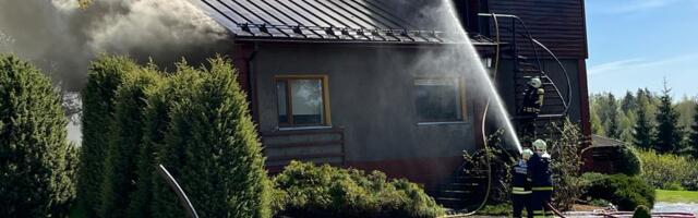 VIDEO ja PILDID: Väimelas põles elumaja