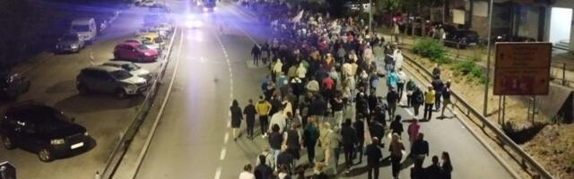 Lokal "gura" proteste u Srbiji: "Užice, Čačak, Kraljevo nosioci slobodarskog duha" Lokal "gura" proteste u Srbiji: "Užice, Čačak, Kraljevo nosioci slobodarskog duha"