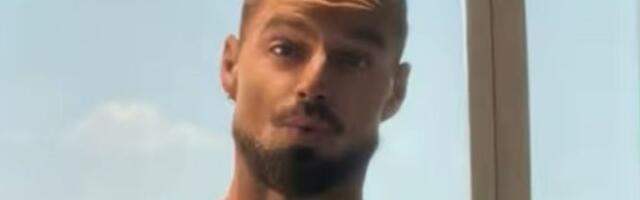Golišavi Riki Martin (54) zaludeo žene! Objavio sliku iz hotelske sobe u Beogradu, mišići u prvom planu