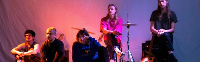 Teatriarvustus. Karin Allik: leides seda, mida ei otsitud. “Lause lõppu jõudes oleme unustanud kust see algas”