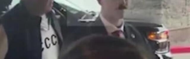 VIDEO | Lavrov kandis Alaskasse saabudes särki kirjaga „CCCP“