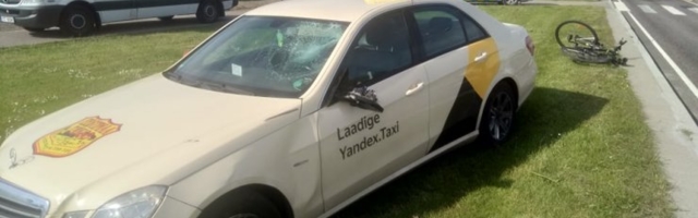 FOTOD | Pirita teel põrkasid kokku jalgrattur ja sõiduauto