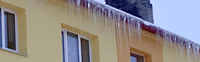 TTJA hoiatab: Plusskraadid on tulemas – hoonete katused tuleb lumest ja jääst puhtad hoida