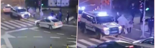 DRAMA NA LINIJI 95 U BEOGRADU, NOŽEM I BIBER SPREJEM PRETIO PUTNIKU Napadač pokušao da pobegne, policija ga uhapsila VIDEO