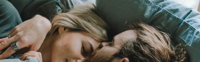 Uuest uuringust selgub, et voodi jagamine romantilise partneriga parandab tervist.