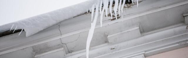 Plusskraadid on tulemas: hoonete katused tuleb lumest ja jääst puhtad hoida