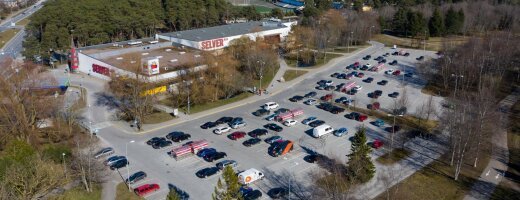 DROONIFOTOD | Tallinna kaubanduskeskuste parklad näitavad, kui tõsiselt inimesed kodus püsimise soovitust võtavad