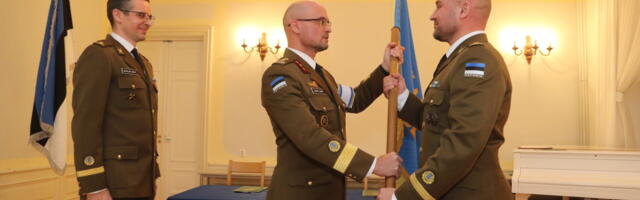 Galerii: kaitseliidu Lääne maleva lipp anti üle uuele pealikule Jaanus Tuulikule