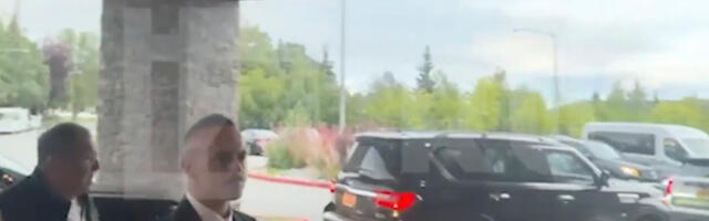 VIDEO: Vene välisminister ilmus Alaskale dressides kirjaga CCCP