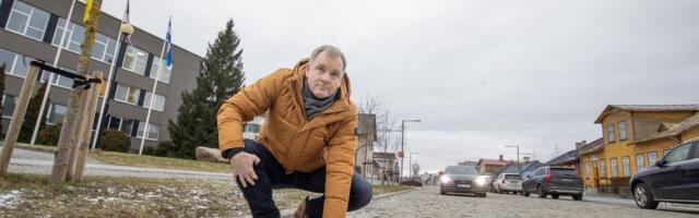 Kobarkäkk Haapsalus. Miljonite eest remonditud peatänav hakkas lagunema