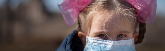 Laste jaoks võib koolis maski kandmine olla suurem oht kui vabalt hingates veedetud tunnid